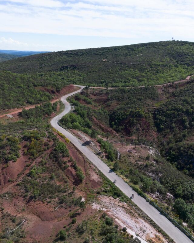 ⏳10 Días para volver vivir Madrid to Barcelona en su máximo esplendor. Paisajes, anécdotas, amistades, historias, aventuras, recuerdos y ciclismo. 

¡Seguro que muchas otras cosas más que pronto podremos vivir!

¡Nos vemos muy pronto en Madrid!👊

¿Estás a punto?

—

⏳10 days to relive Madrid to Barcelona at its best. 
Landscapes, friendships, stories, adventures, memories and cycling.

And surely many more things that we will be able to live very soon!

See you soon in Madrid!👊

Are you ready?

🤘🏼Thanks!
@geosminacomponents
@gsport_apparel
@finisher_es
@davimarentacar

#pedalma#madridtobarcelona#ultracycling #cycling#adventure#roadycling#rideyourbike#bycicle#cyclinglife