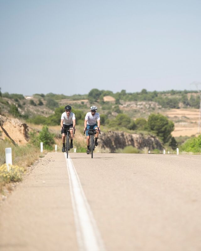 🚴🏼UN KM MÁS, UN KM MENOS🚵🏻
Hoy sábado es el día que más horas y más kilómetros van a estar encima de la bici los participantes de Madrid to Barcelona.

¿Cuál es vuestro récord?

—

🚴🏼ONE MORE KM, ONE LESS KM🚵🏻
Today, Saturday, is the day with the most hours and kilometers ridden on the bike for the Madrid to Barcelona participants.

What’s your record?

💻All INFO

www.pedalma.cc (Link in BIO)

😊Thanks!
@geosminacomponents
@gsport_apparel
@finisher_es
@davimarentacar

#pedalma #madridtobarcelona #ultracycling #cycling #adventure #bycicle #bikepacking #rideyourbike